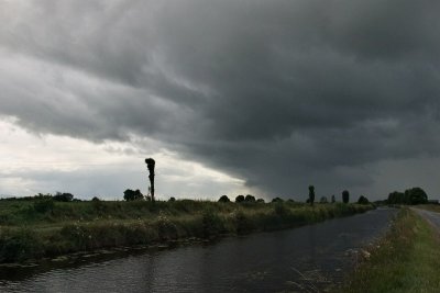 Heavy shower approaching, east of Tullamore