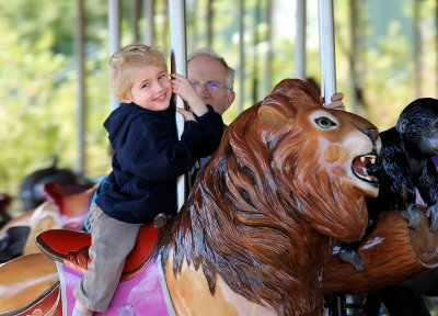 Phil Zoo Merry Go Round 02