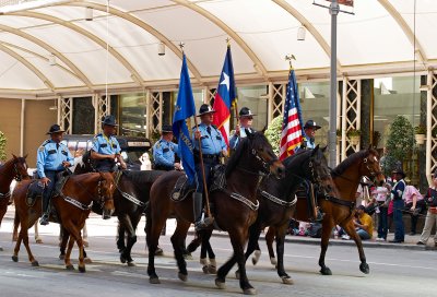 HPD mounted officers 01