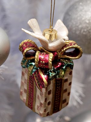 Fitz n Floyd Dove on Gift Box