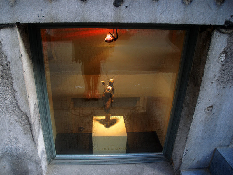 Faire la statue devant la statue