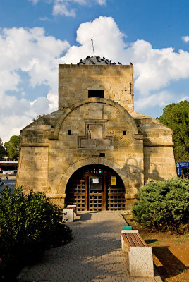 20081027-KyreniaGate001.jpg