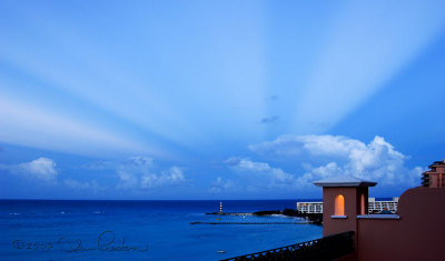 20071019-Anti-crepuscular rays.jpg