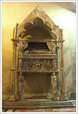 La tomba di Agnese e Clemenza di Durazzo, .Santa Chiara