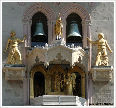 L'ange porte la lettre à la Vierge