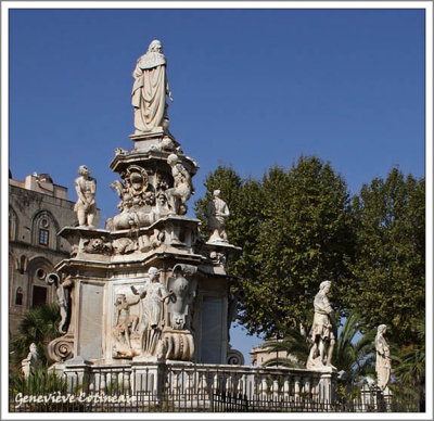 Fontaine / Fontana del Teatro Marmoreo