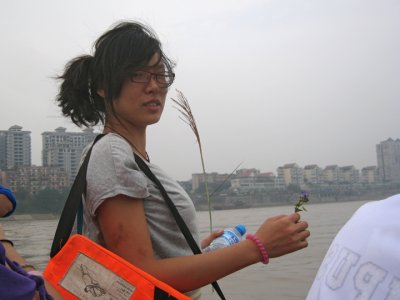 Qi Fei and her bouquet