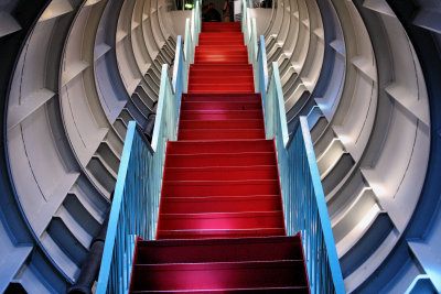 stairs between the Atomium spheres