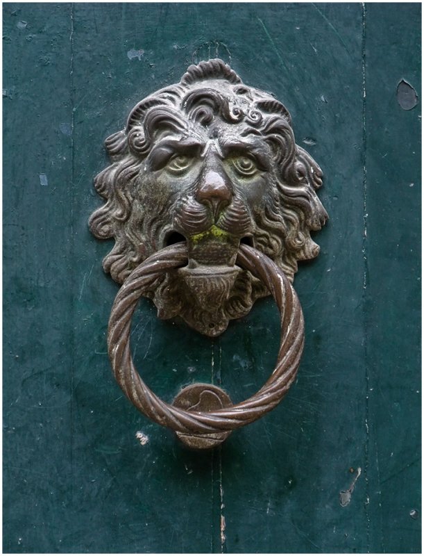 090325__F100_06066_Venice_lion_knocker_1000x
