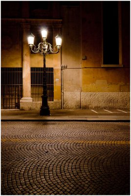 090327__450d04500 lamp light in Verona