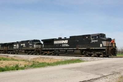 NS 9400 435 Boonville IN 25 Apr 2009