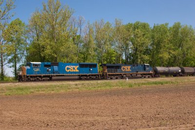 After meeting two NB trains, a very heavy Q595 starts moving south.