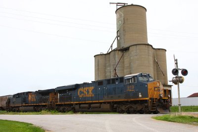 A CSX grain train on INRD west of Sullivan IN