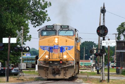 UP 5335 CSX K588 Vincennes IN 29 May 2010