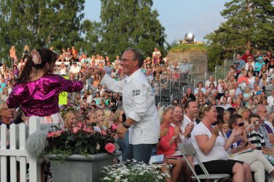 Katrine Moholt performing with her dancing teacher Tor M. Flysvik