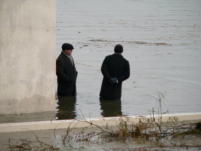 Waiting for victims at the pension/hotel