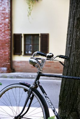 Bike outside Abbazia di Morimondo