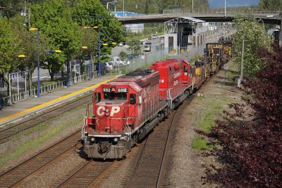 CP CWR passes West Coast Express Mission station