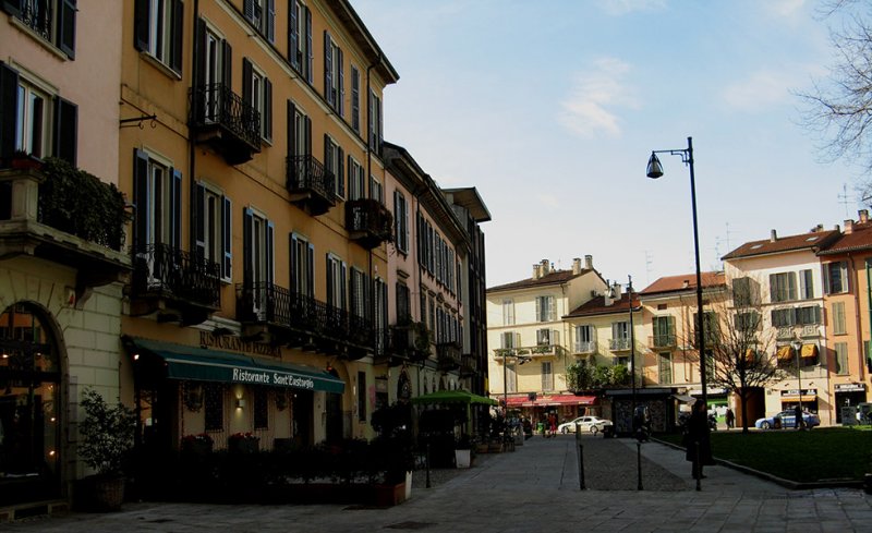 Piazza Sant'Eustorgio on Corso di Porta Ticinese7885