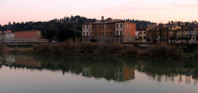 Sunset paints the Arno8257