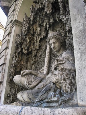 Juno, with a lion<br />Quattro Fontane<br />9715