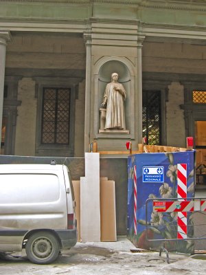 In the Piazzale degli Uffizi<br />5607