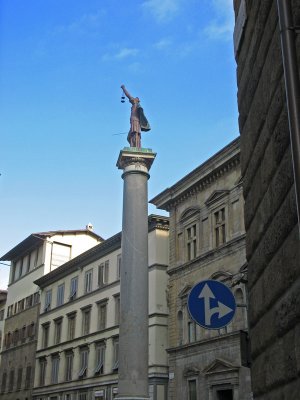 Justice in the Piazza di Santa Trinità <br />5543