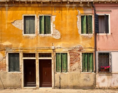 Alleys, Buildings & Squares