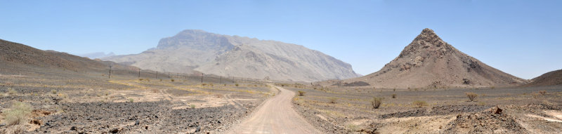 Panorama of Jebel Shams (3075m/10,089 ft) with the Bat-Al Ablah Road