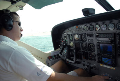 Captain taxiing in to the Jebel Ali Golf Resort