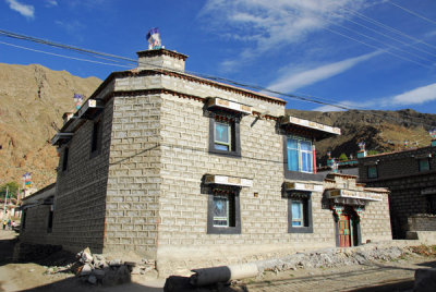 Sturdy house in old town Tsetang