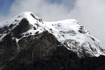 Peak on the east side of the Nojin Kangtsang glacier