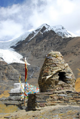 Oven for offerings, Karo-la Pass