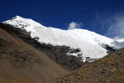 Continuing the drive west to Gyantse past Mt. Nojin Kangtsang