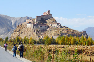 Gyantse Dzong - the fortress - makes a great first impression of Gyantse arriving on  the Friendship Highway from the east