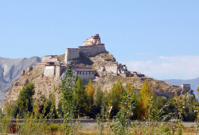 The hilltop fortress at Gyantse dominates the flag valley around it