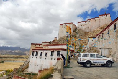 Tourist vehicles can drive up to the entrance of Gyantse Dzong