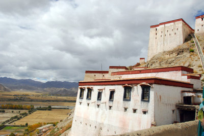 Gyantse Dzong from the parking area
