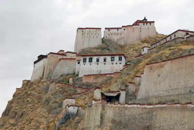 Gyantse Dzong from the base of the trail