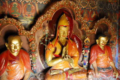 Tsongkhapa and his two primary disciples, Gyantse Kumbum 4th level