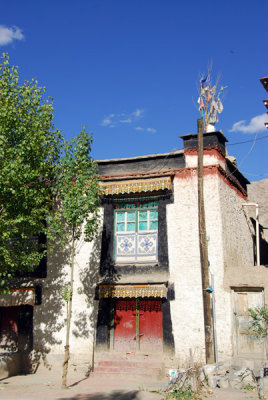 Typical Tibetan house, old town Gyantse