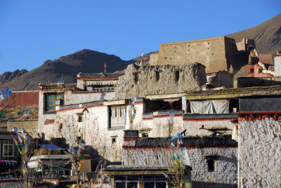 Looking north to Pelkor Chöde Monastery from the path connecting the two halves of Old Town