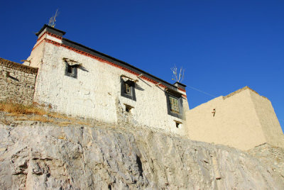 House along the path connecting the eastern and western halves of old town Gyantse