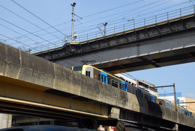 Railroad and LRT bridges at the intersection of Recto and Rizal Avenues, Manila