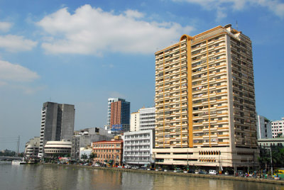 Escolta Twintowers on the north bank of Pasig River from MacArthur Bridge