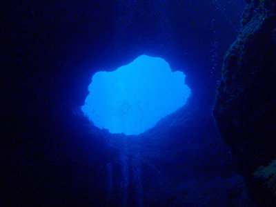 Exit out the side of the Blue Hole towards Blue Corner