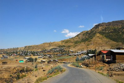Passing through Lalibela's new town