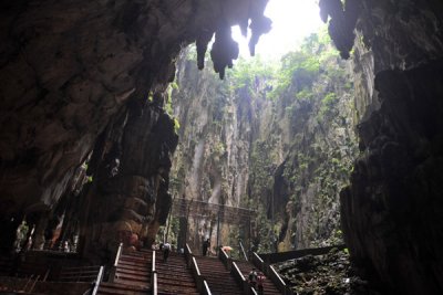 Behind the main cave is a grotto surrounded by sheer cliffs