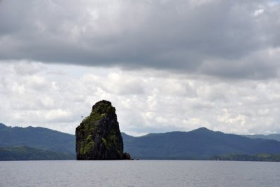 The small monolithic island of Cathedral Cave