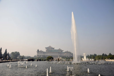 Grand Peoples Study House with the Mansudae fountain